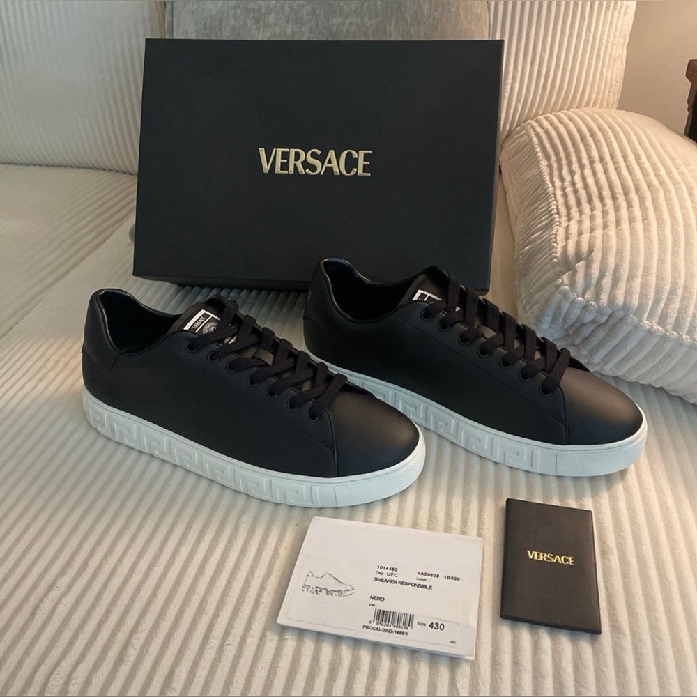 VERSACE Greca Sneakers Men’s Black Size: 430 Nero Low Top/Lace Up 1014460 (H8)